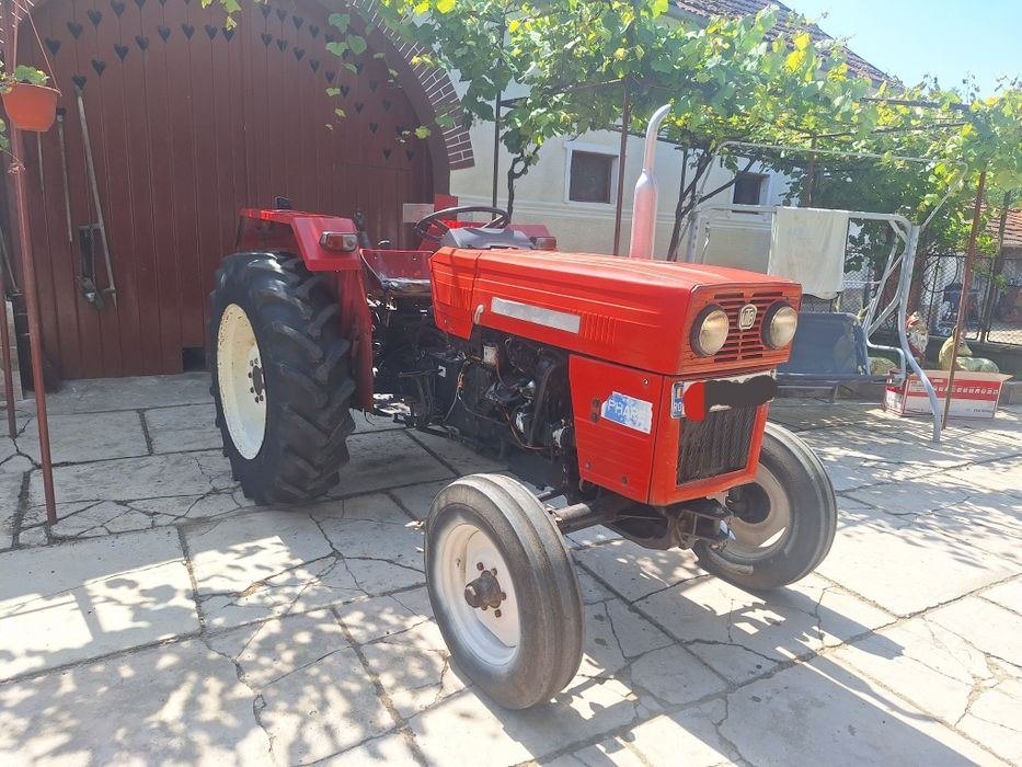 Vând Tractor Universal 445 Af:1995