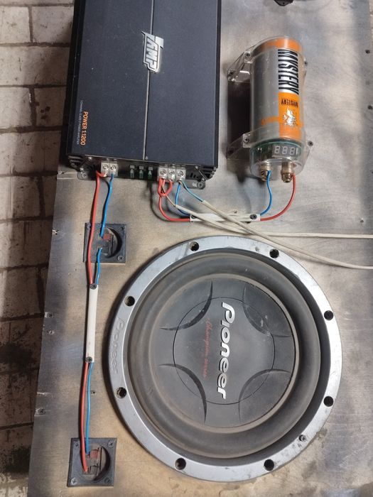 Продам саббуфер в машину акустика