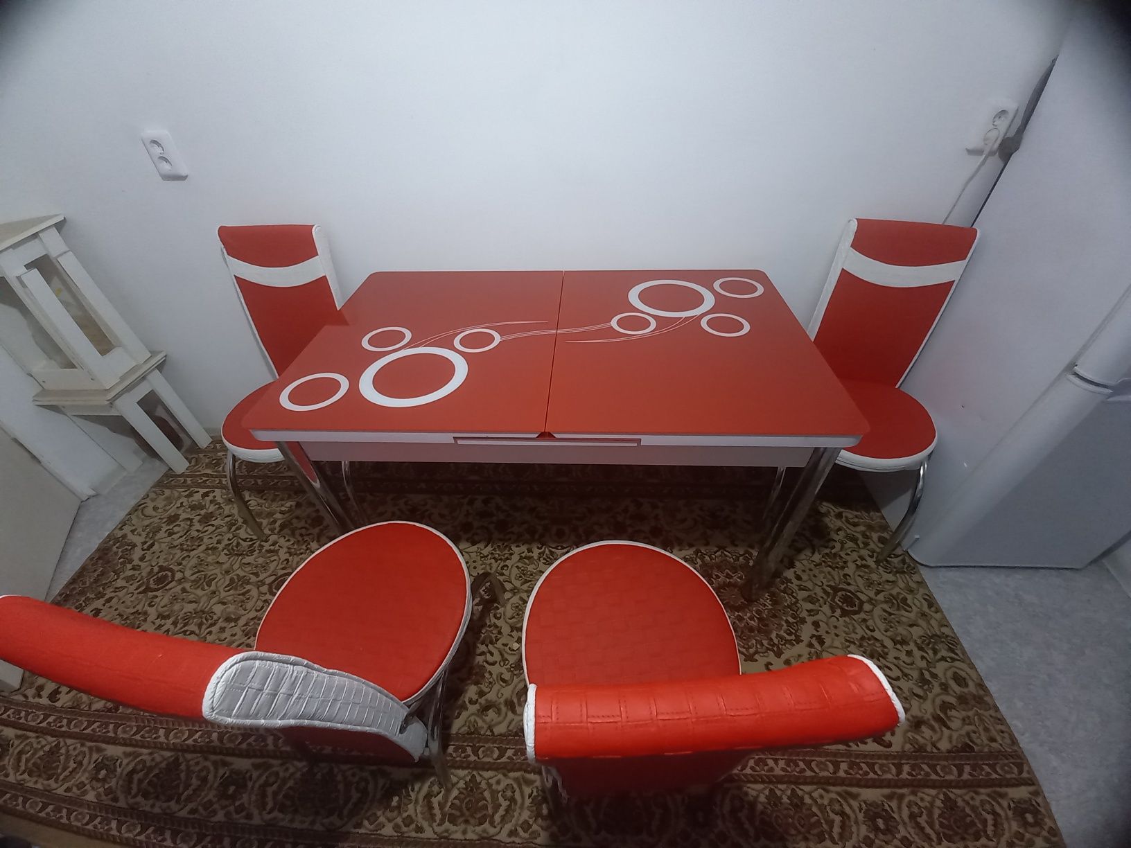 Обеденный стол с 6 стульями