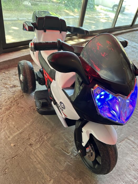 Vand motocicleta electrica noua