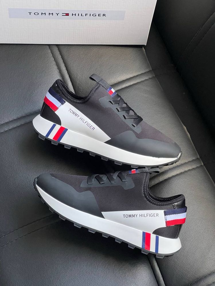 Adidasi Tommy Hilfiger Noi !!! Marimi 36/40 !!!