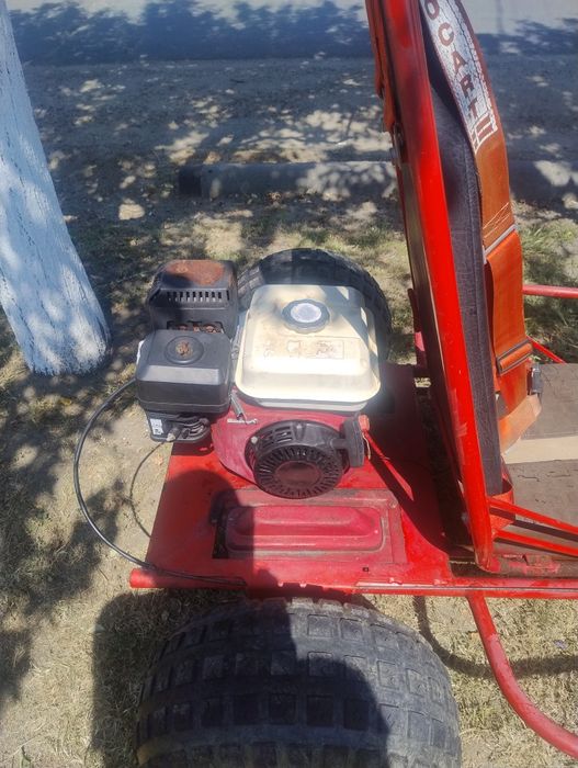 Vînd gocart cu motor