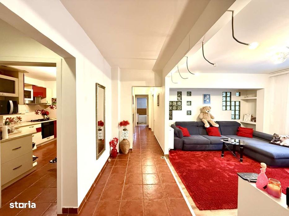 Apartament 4 camere, etaj 2 cu 2 băi, 2 balcoane,  zonă Ultracentrală