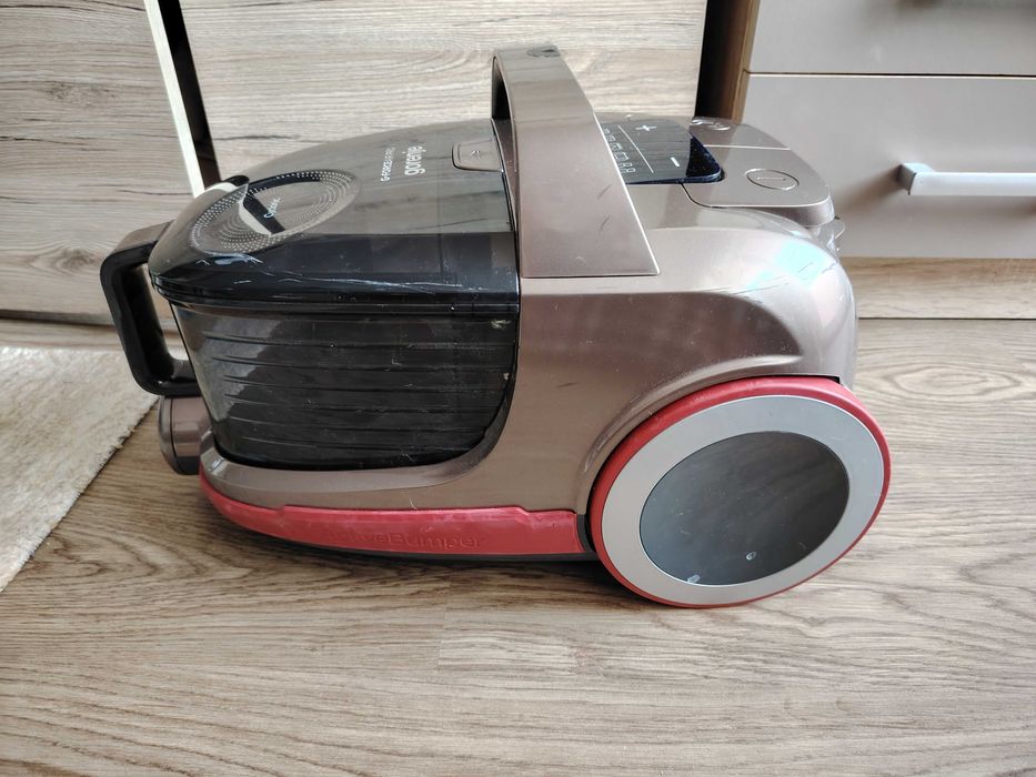 Aspirator fara sac Gorenje , 700 W, recipient praf 3.3 l , filtru HEPA