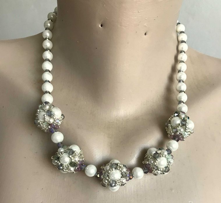 Colier handmade cu perle,diferite margele si incuietoare de argint