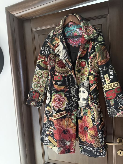 Palton Desigual potrivit pentru XS-S