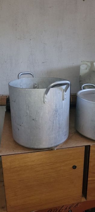 Кастрюлю алюминиевую