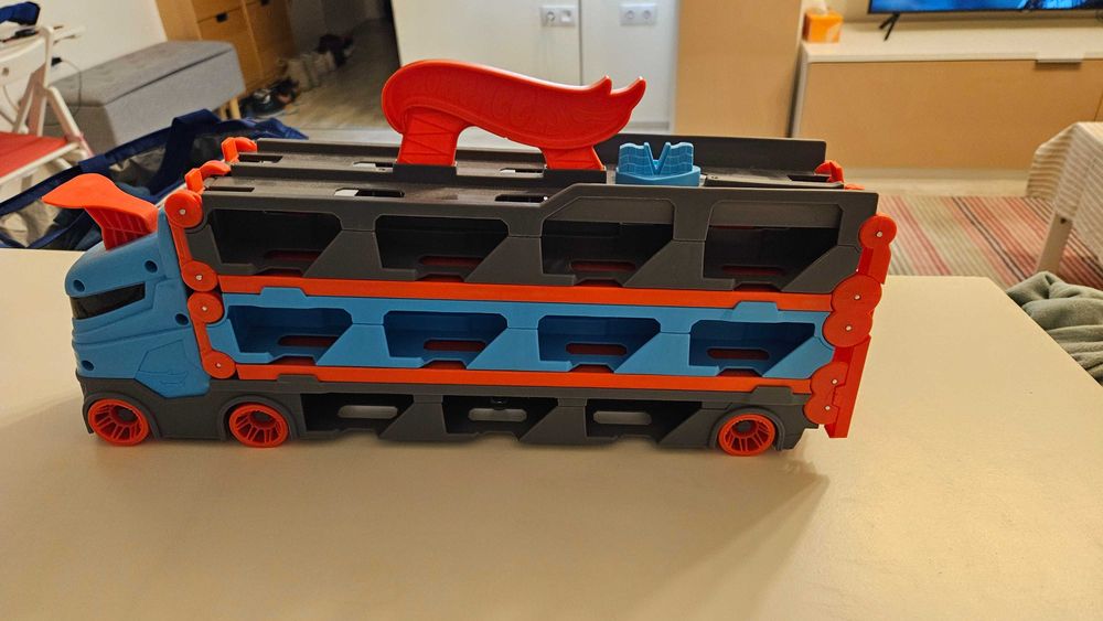 Camion hotwheels, spalatorie hotwheels