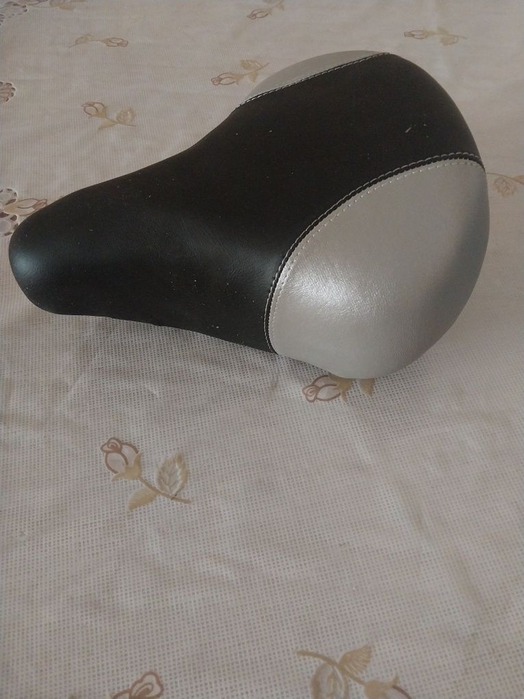 Продам новую заднюю втулку , сиденье