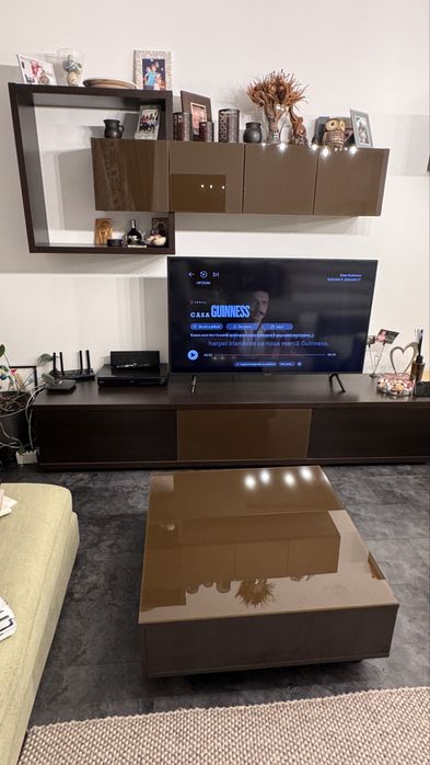 Vand mobila living