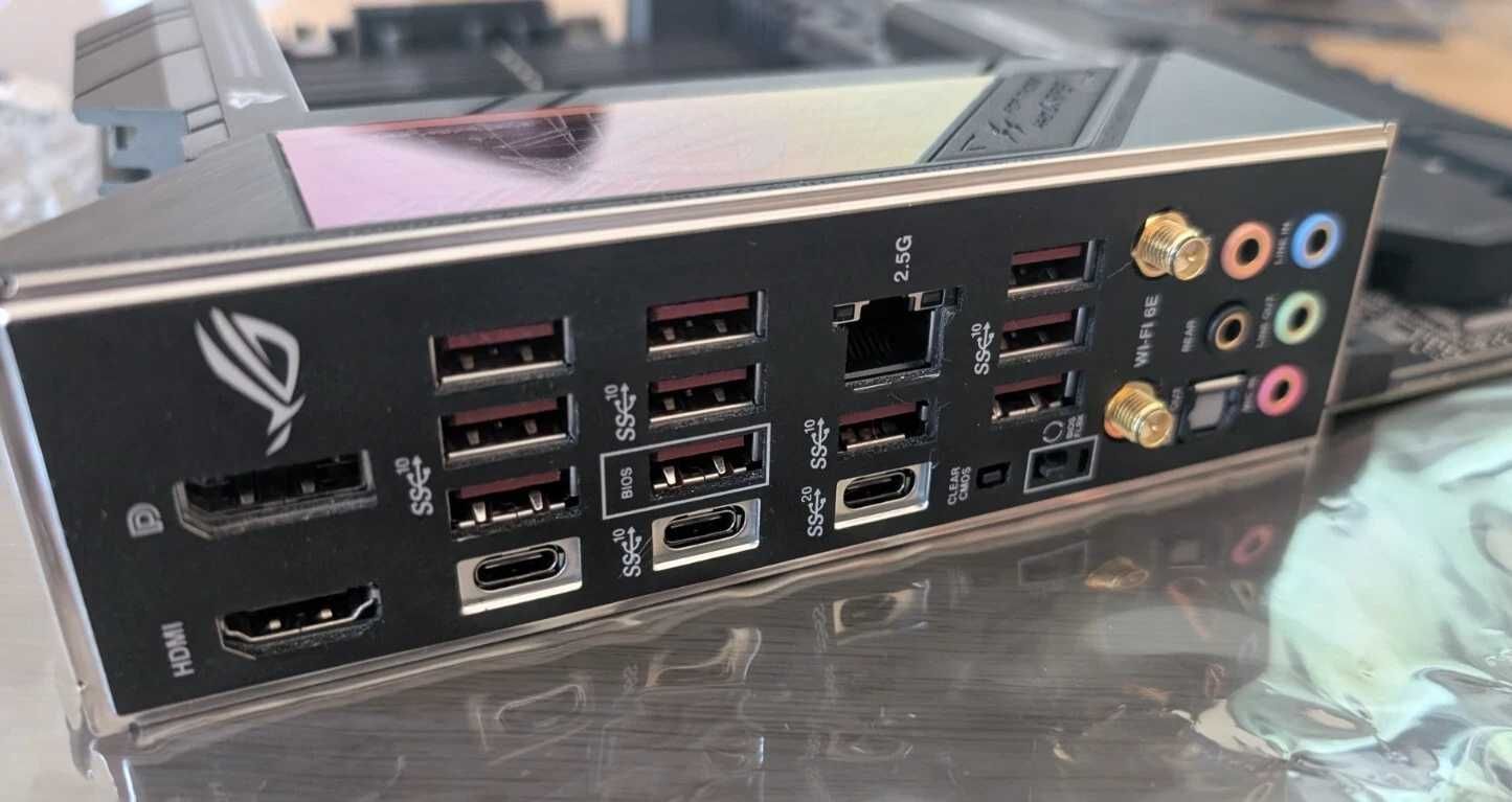 ASUS ROG Strix X670E Е Gaming AM5 + НОВ ! AMD RYZEN 9 9950X3D 16-Core