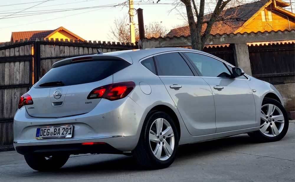 Open Astra J//Facelift//2014//Impecabil