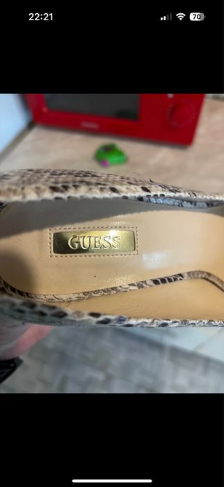 Vand pantofi cu toc eleganti Guess ca noi