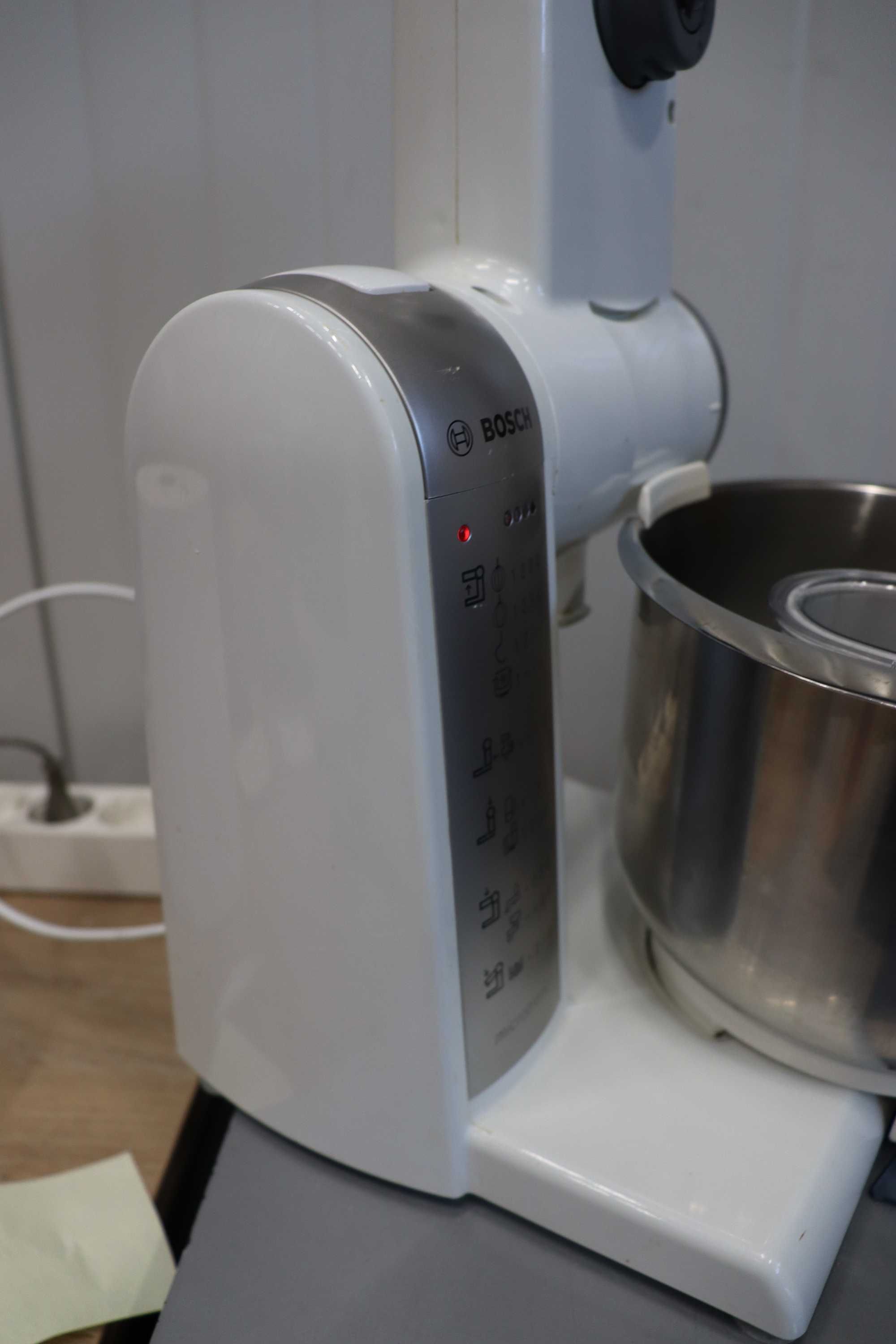 Многофункционален кухненски робот Bosch MUM4780, миксер 600W