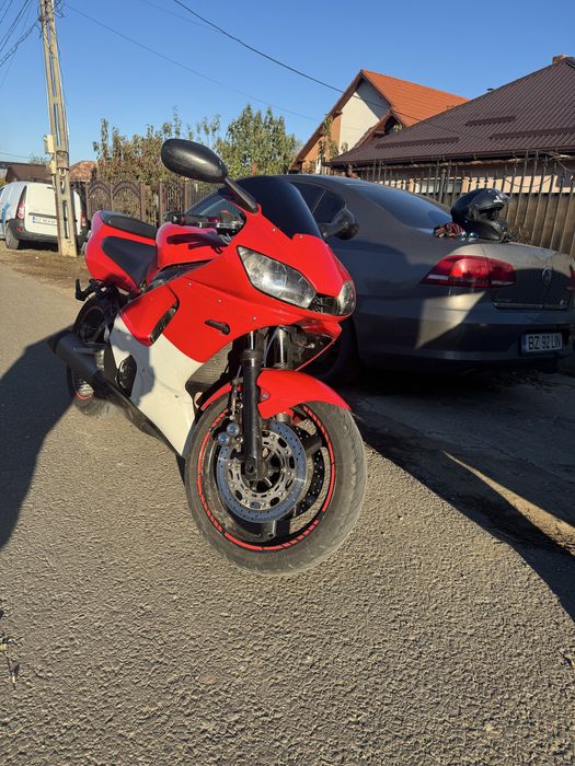 Yamaha R6 (NU MERGE CU A2)