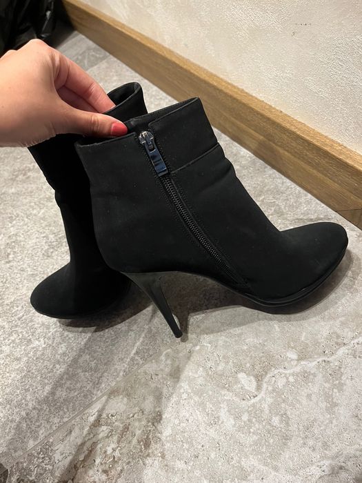 Дамски черни боти на ток