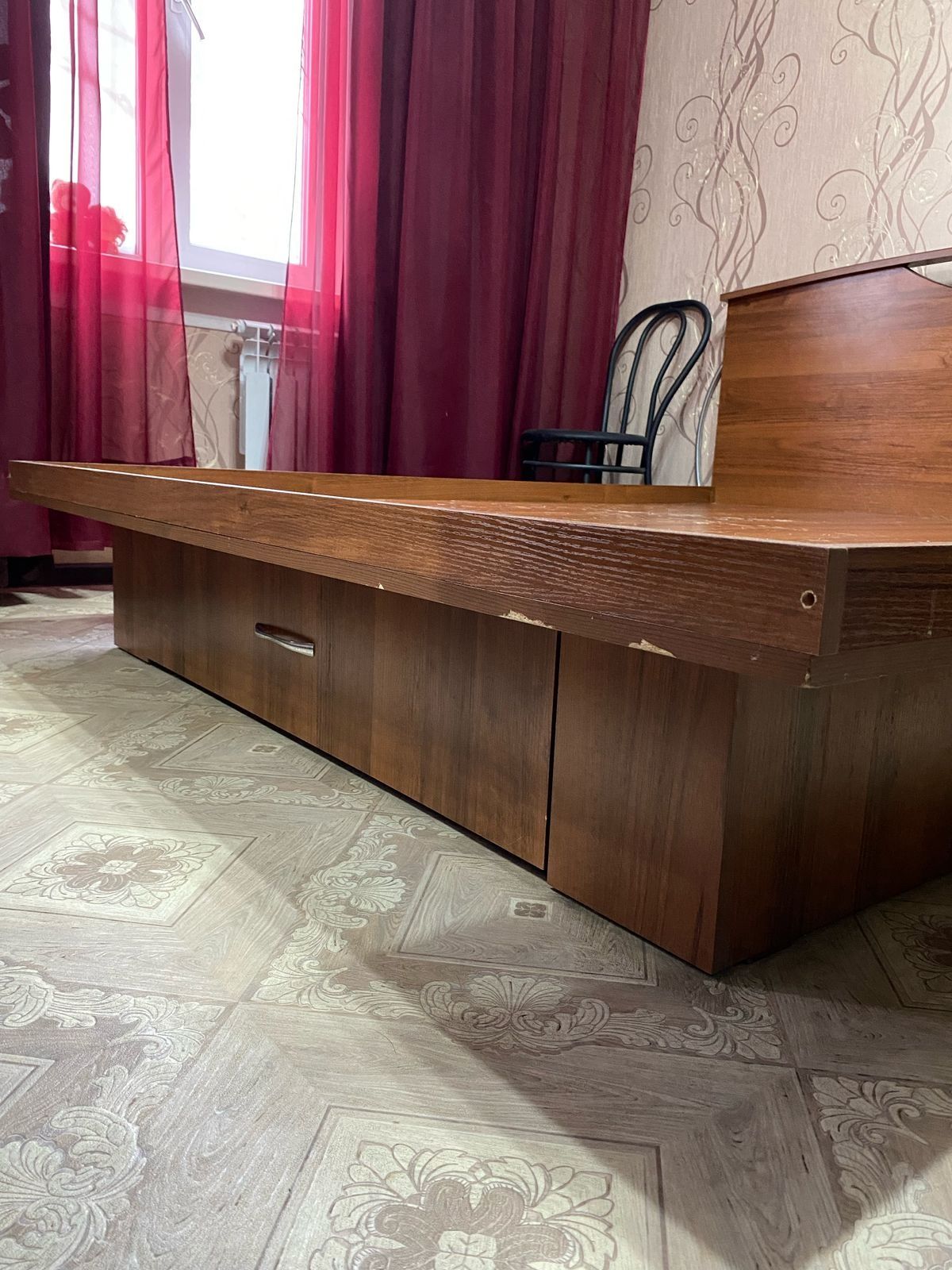 Продам кровать без матраса