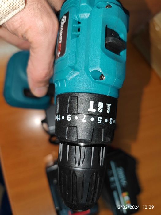 MUSTOOL Filetanta puternica brushless, cu percutie, 1 acum+incarcator