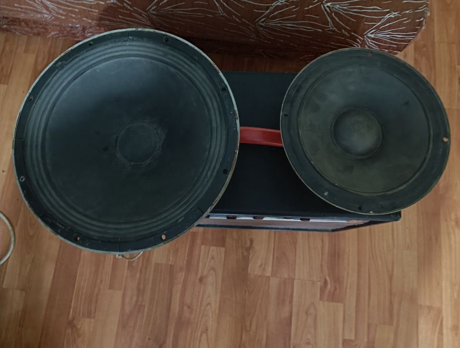 Stație pentru chitară electrică 100W+2boxe.