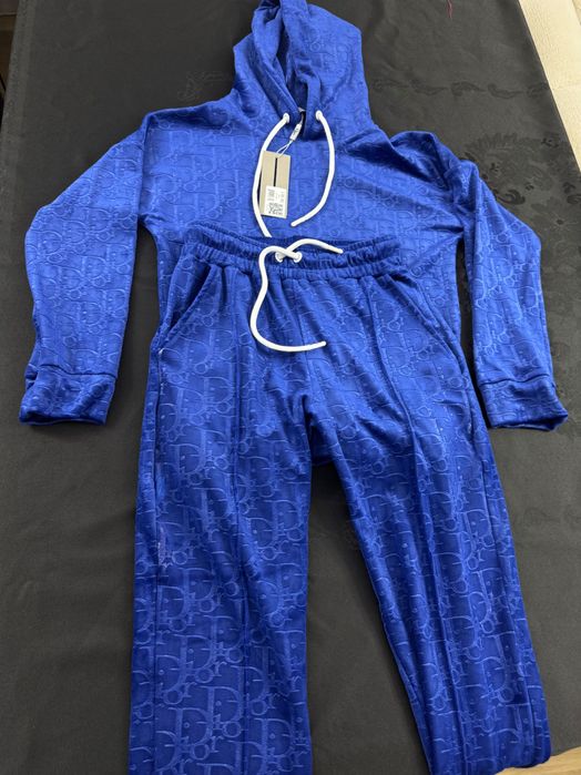 Dior-Чисто нов автентичен дамски комплект S-M размер