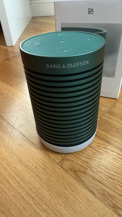 Колонка от известного бренда Bang & Olufsen.