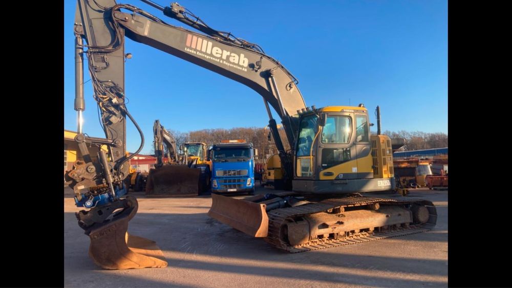 Excvator volvo ecr 235 cu sistem gps si rototilt
