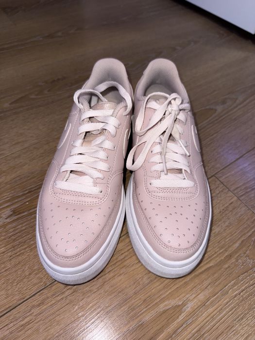 Обувки Nike розови