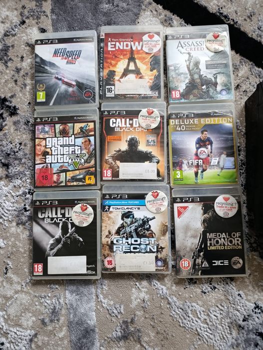 Vând ps 3 e in stare buna