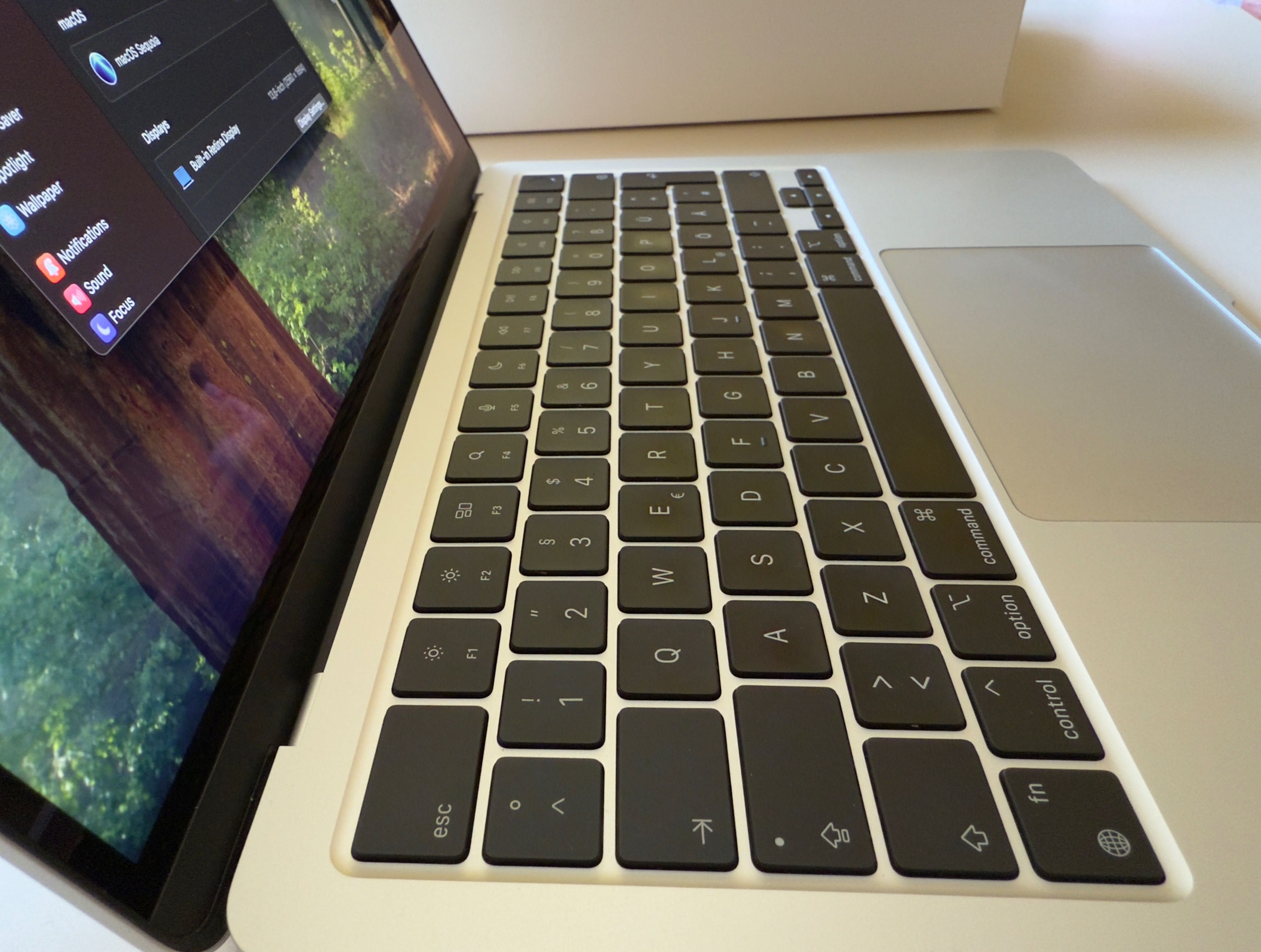 Като НОВ Apple MacBook Air 13" M3 16GB RAM 512GB SSD Silver