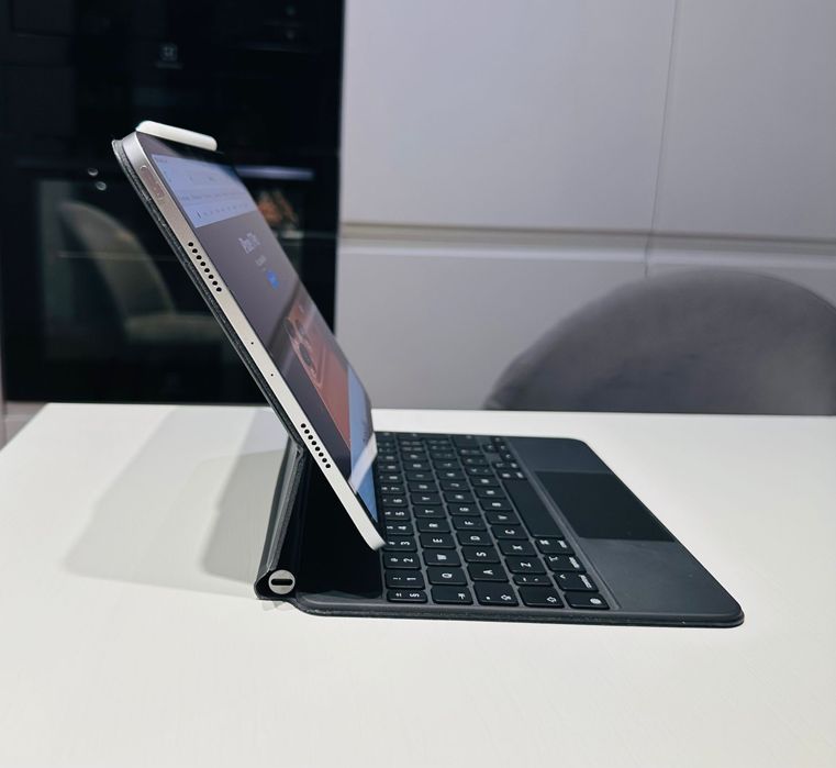 iPad Pro 11 inch 4th Generation full box