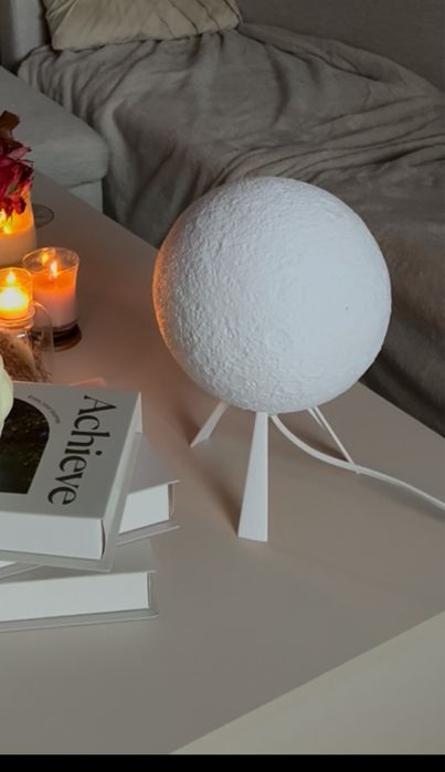 Lampa forma luna