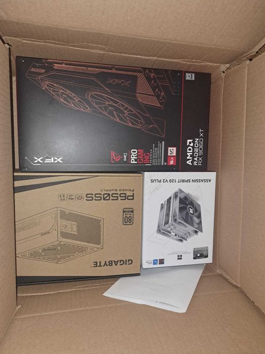 Placa video Radeon RX 9060 XT 16GB, Sursa Gigabyte 650W si Cooler