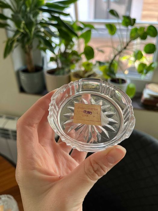 Стари кристални и стъклени чаши, чинии, гарафи