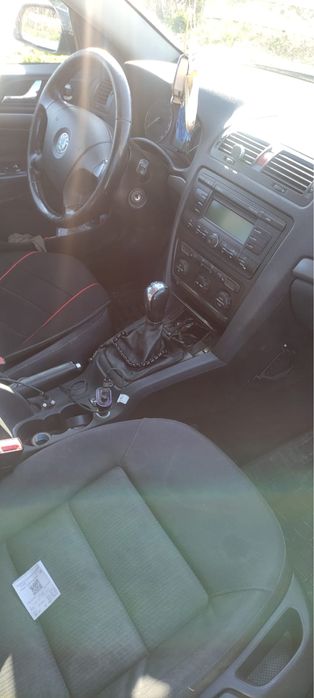 Skoda Octoavia 2 (plus una pentru piese)