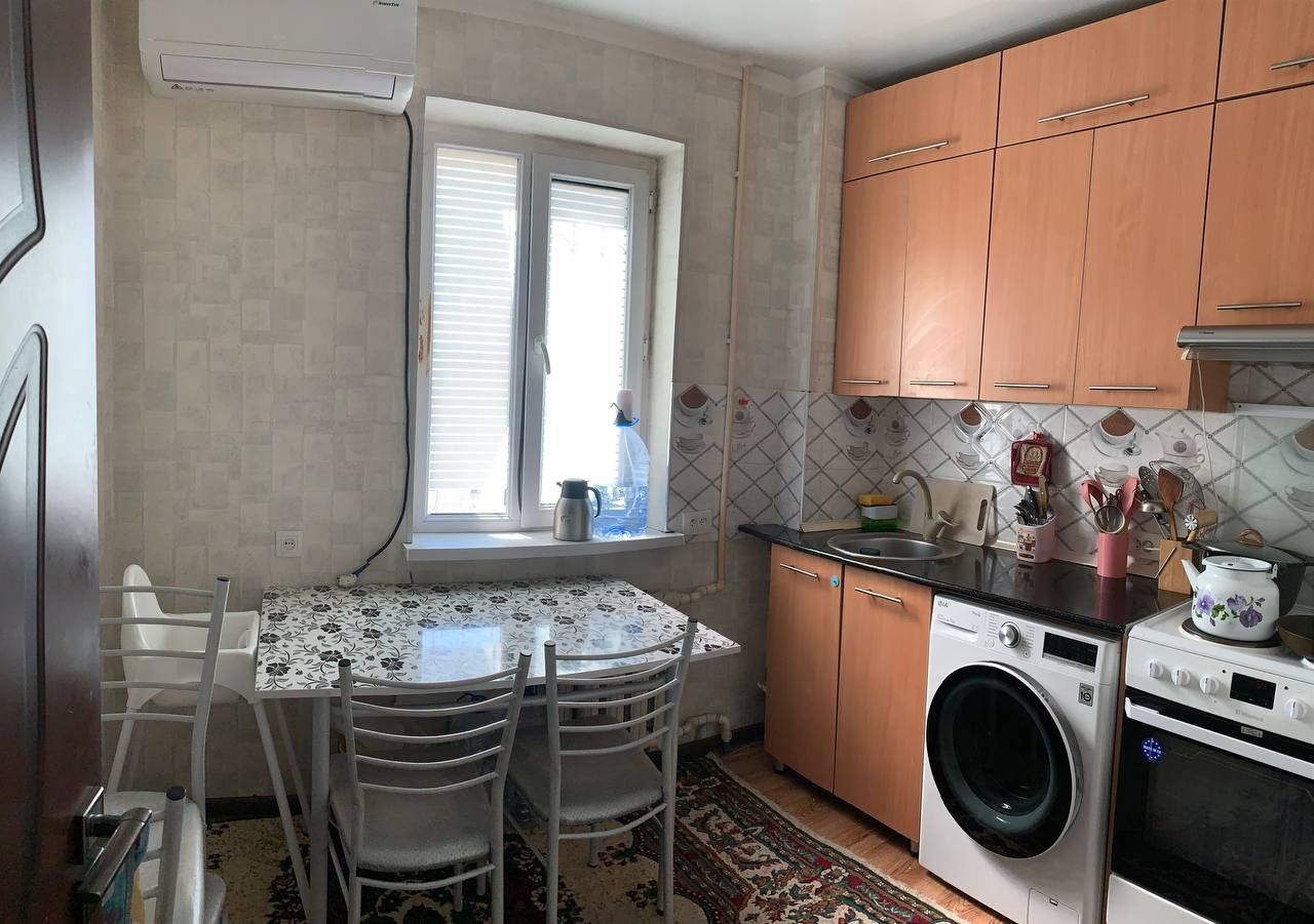 Сергели 8 Срочно продается 2х комнатная квартира переделанная в 3х ком