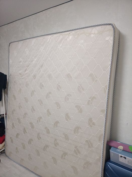 Продам матрац б/у в хорошем состоянии, размер200/180 высота 20см.