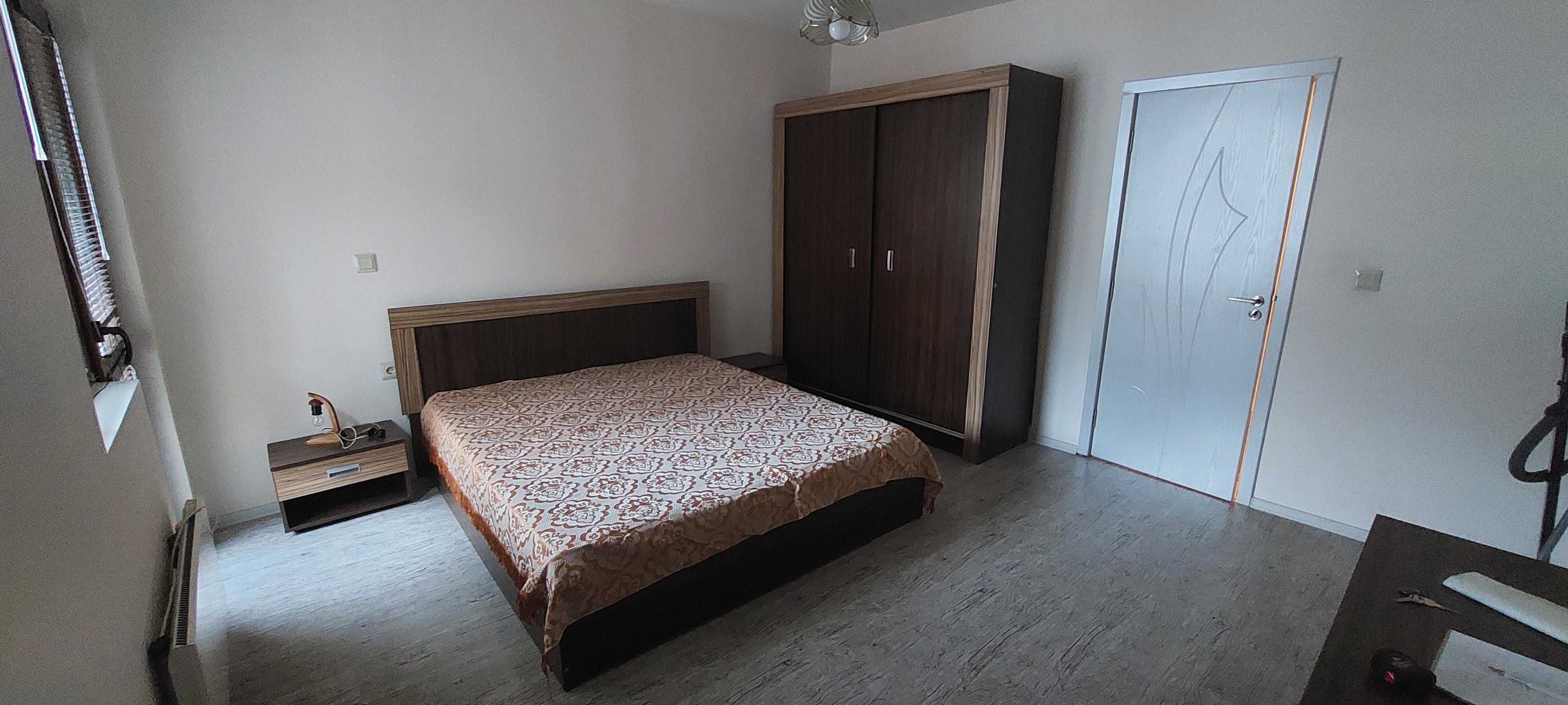 Продавам комплект спалня