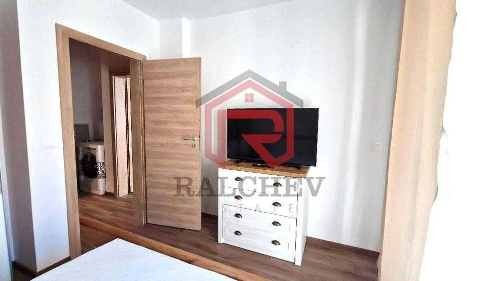 Дава се под наем Двустаен апартамент в к.к. Св.Св. Константин и Елена - 80 кв.м за 700 € - Снимка #4