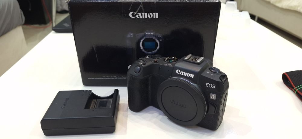 Продавам Canon EOS RP