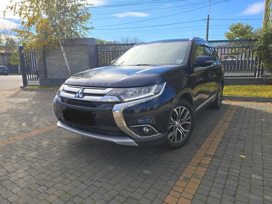 Mitsubishi Outlander 7 locuri 4x4 AN 2015 full option, kilometraj real