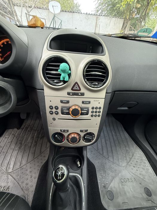 Opel corsa D 1.4 90 cp 2007