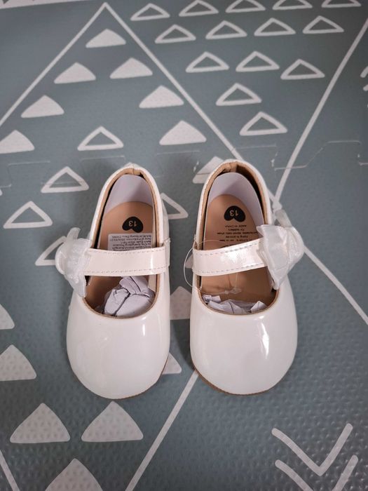 Бели обувчици размер 13