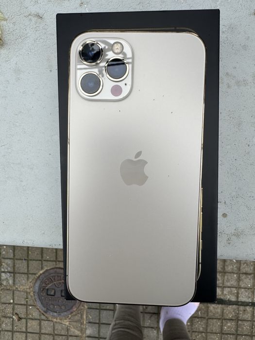 Телефон Iphone 12 pro