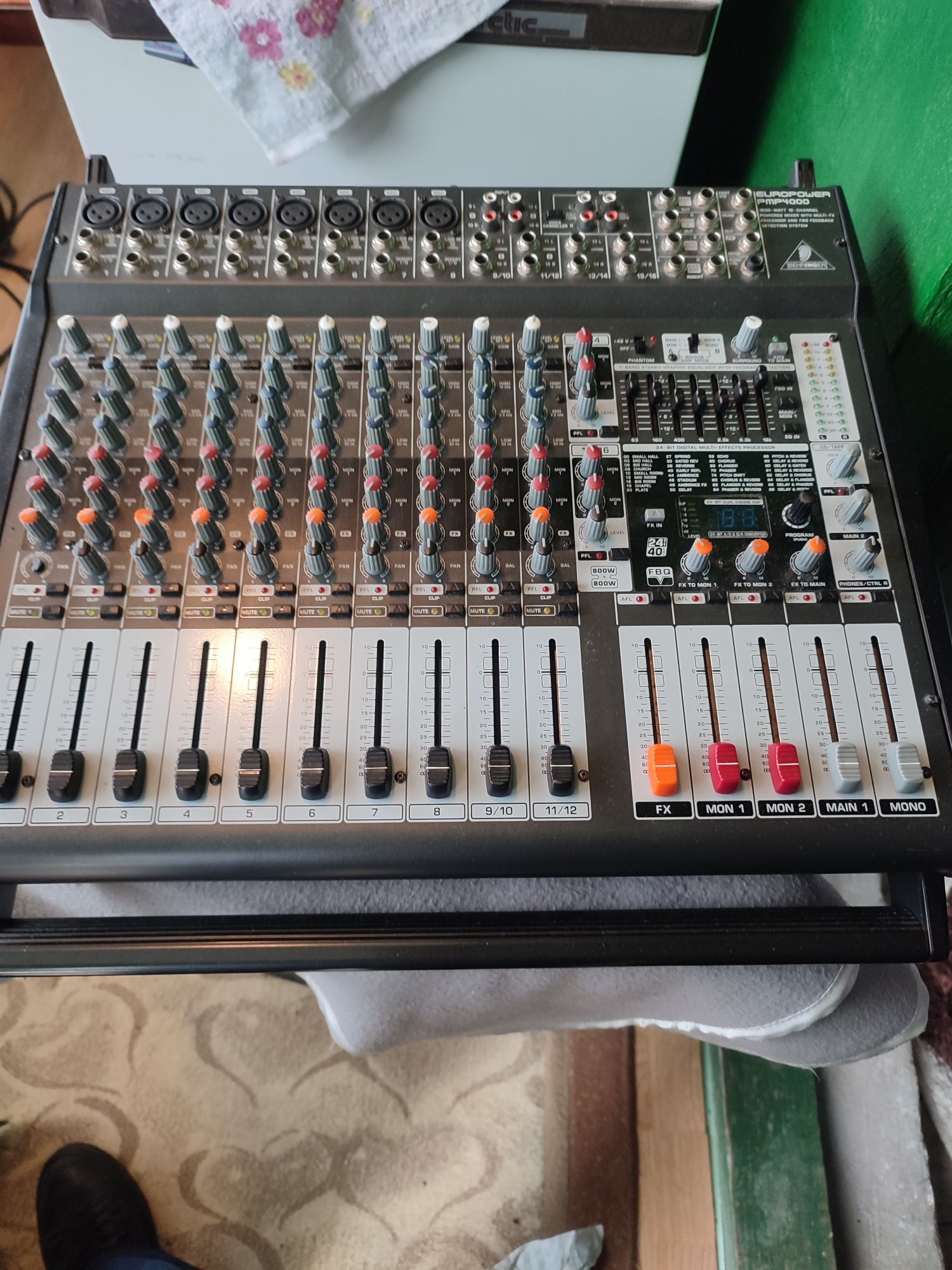 Mixer Behringer PMP 4000