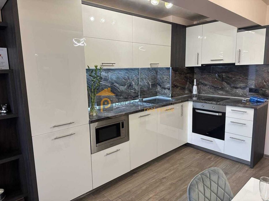 Продава се Двустаен апартамент в Пловдив, Център - 70 кв.м за 2258 €/кв.м - Снимка #3