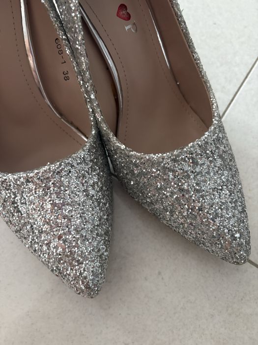 Pantofi stiletto