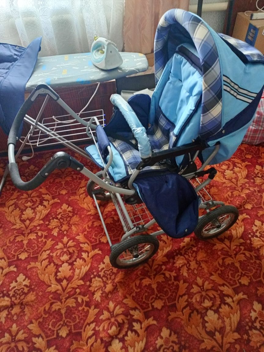 Продам детскую коляску 2 в 1