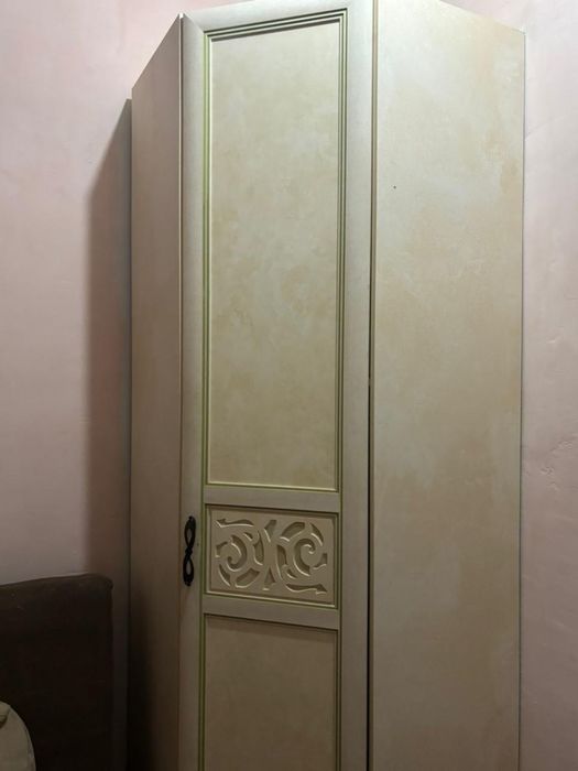 Угловой шкаф для комнаты