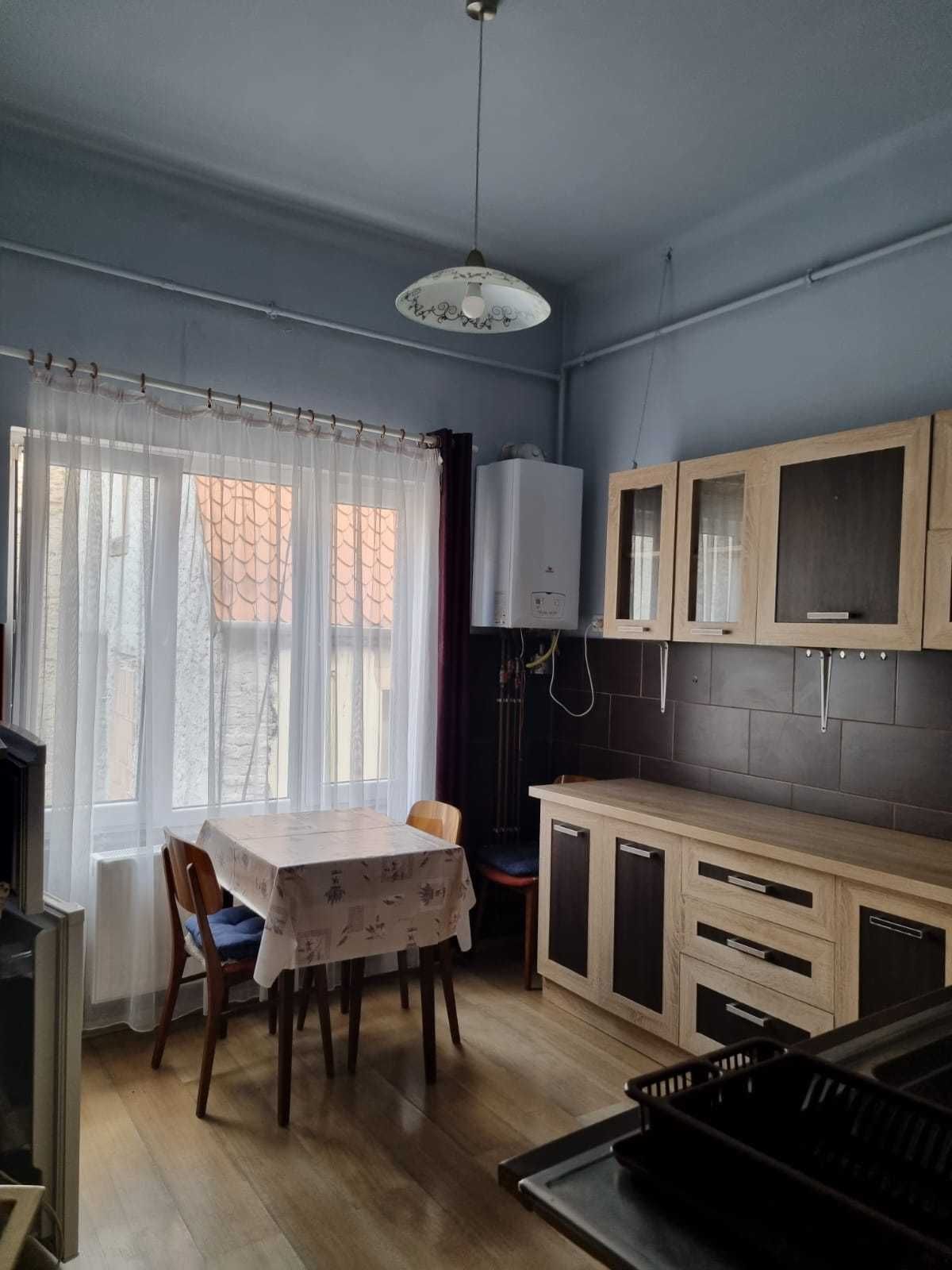 Ofer spre inchirere apartament 2 camere (centru vechi)