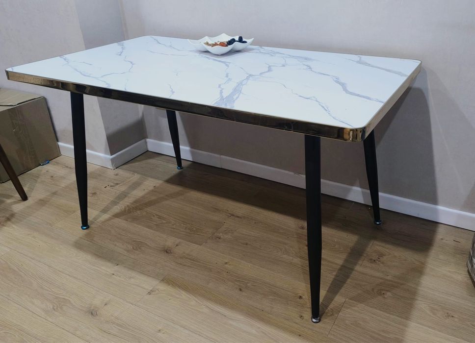 Стол кухонный